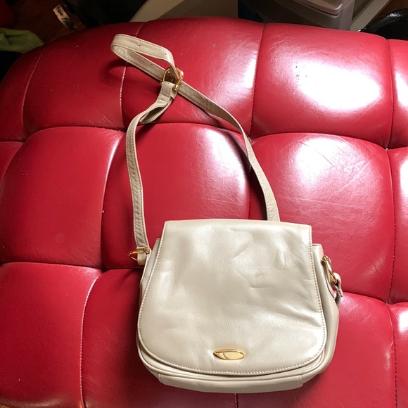 Tan purse - Picture 1 of 3